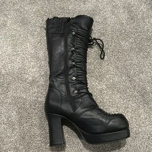 Black chunky boot
